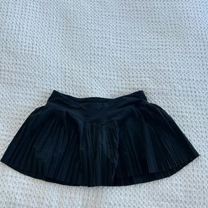 Lululemon black pleated skirt size 8 barely worn